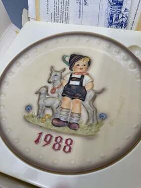 Goebel Hummel 1988 Annual Plate 18th Edition HUM 284 Goat Herder w/ Box